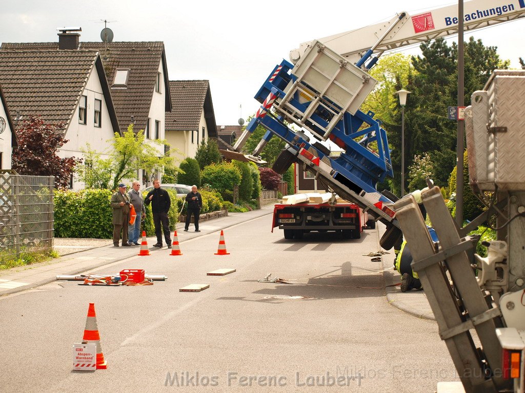 Kleinkran umgestuerzt Koeln Porz Wahn Im Lochgarten P22.JPG